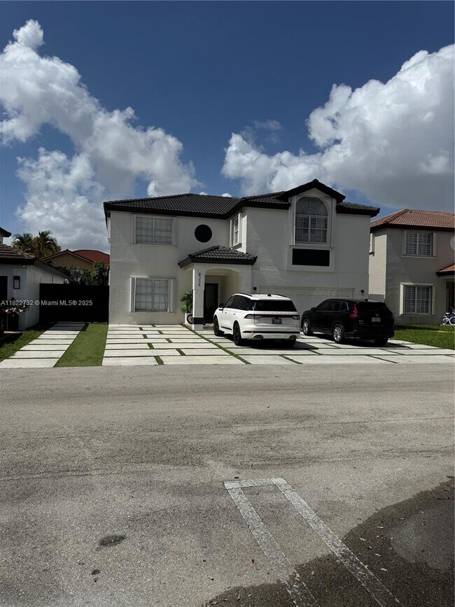 Foto del edificio - 8248 NW 195th Terrace