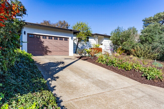 Building Photo - 634 Tarento Dr