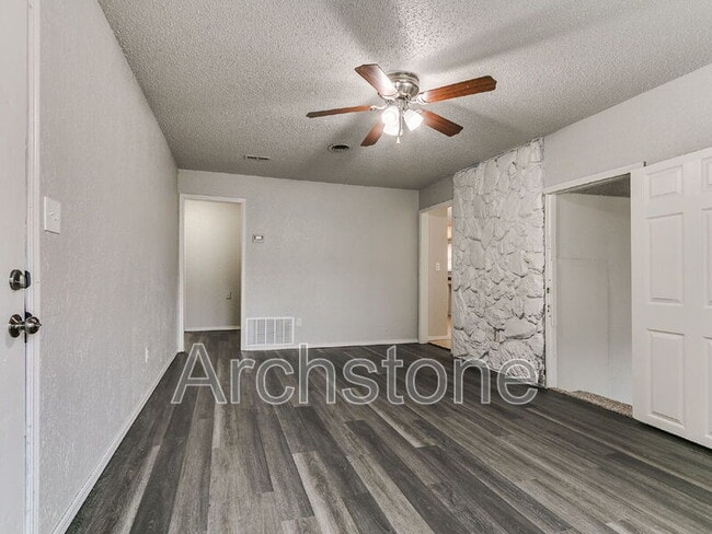 Building Photo - 228 SW 46th St