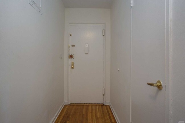 Foto del edificio - 287 Cedarhurst Ave
