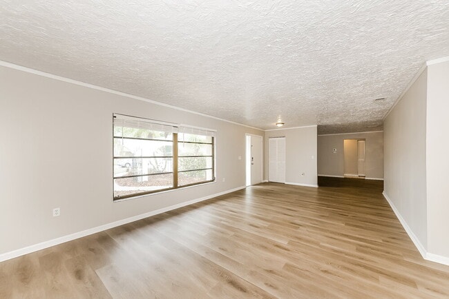 Building Photo - 4760 Greencroft Rd