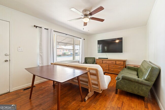 Foto del edificio - 595 S Poplar St
