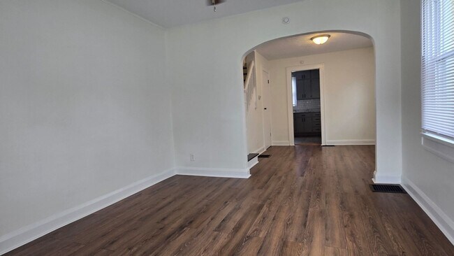 Foto del edificio - Updated 2 bedroom Townhouse - Garfield Park-South Neighborhood