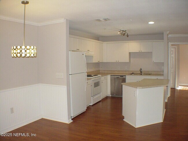 Foto del edificio - 3591 Kernan Blvd S