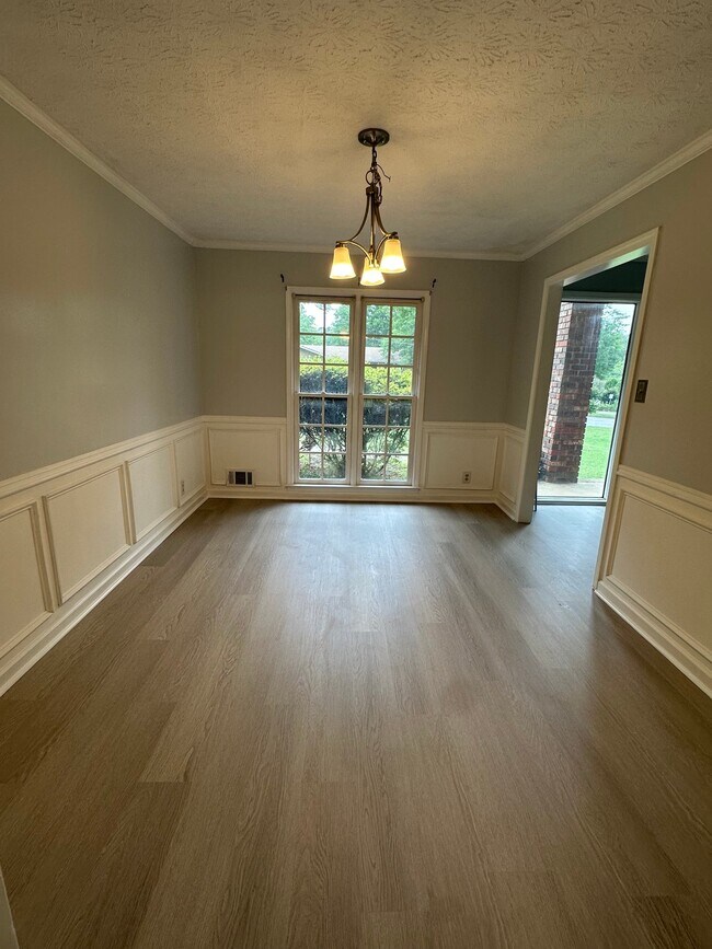 Foto del edificio - 4304 Riverside Dr SW