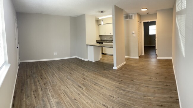 1 BDR Living Room/Dining - Oak Terrace