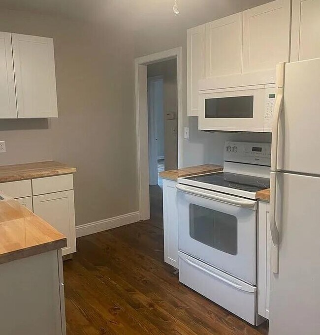 Building Photo - 715 Botham Ave