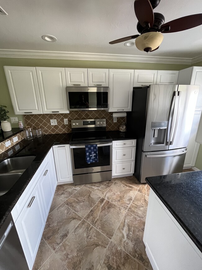 Kitchen - 1706 Bikini Ct