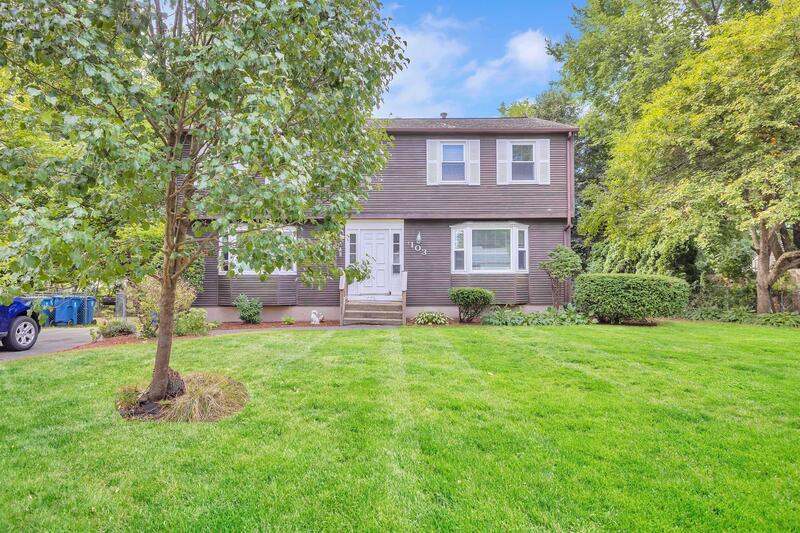 Primary Photo - 103 W Calvin St