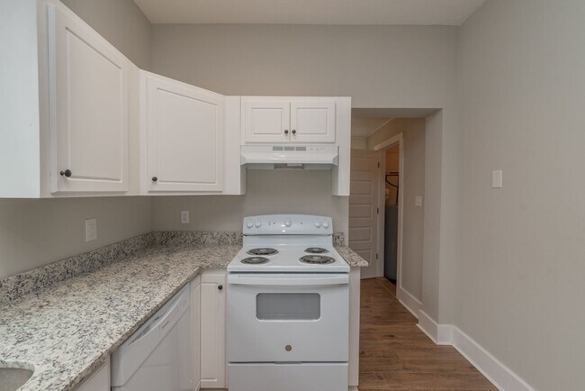 Building Photo - $1,175 - Updated 2 Bed/2 Bath home for lea...