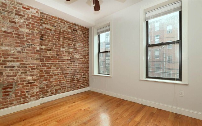 Building Photo - 314 Monroe St