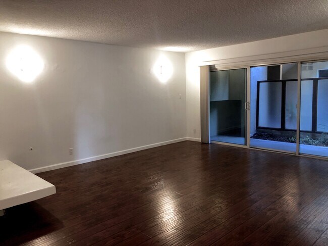 Building Photo - 7708 Paseo Del Rey