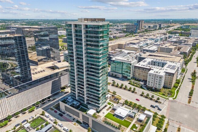 Foto del edificio - 7901 Windrose Ave.