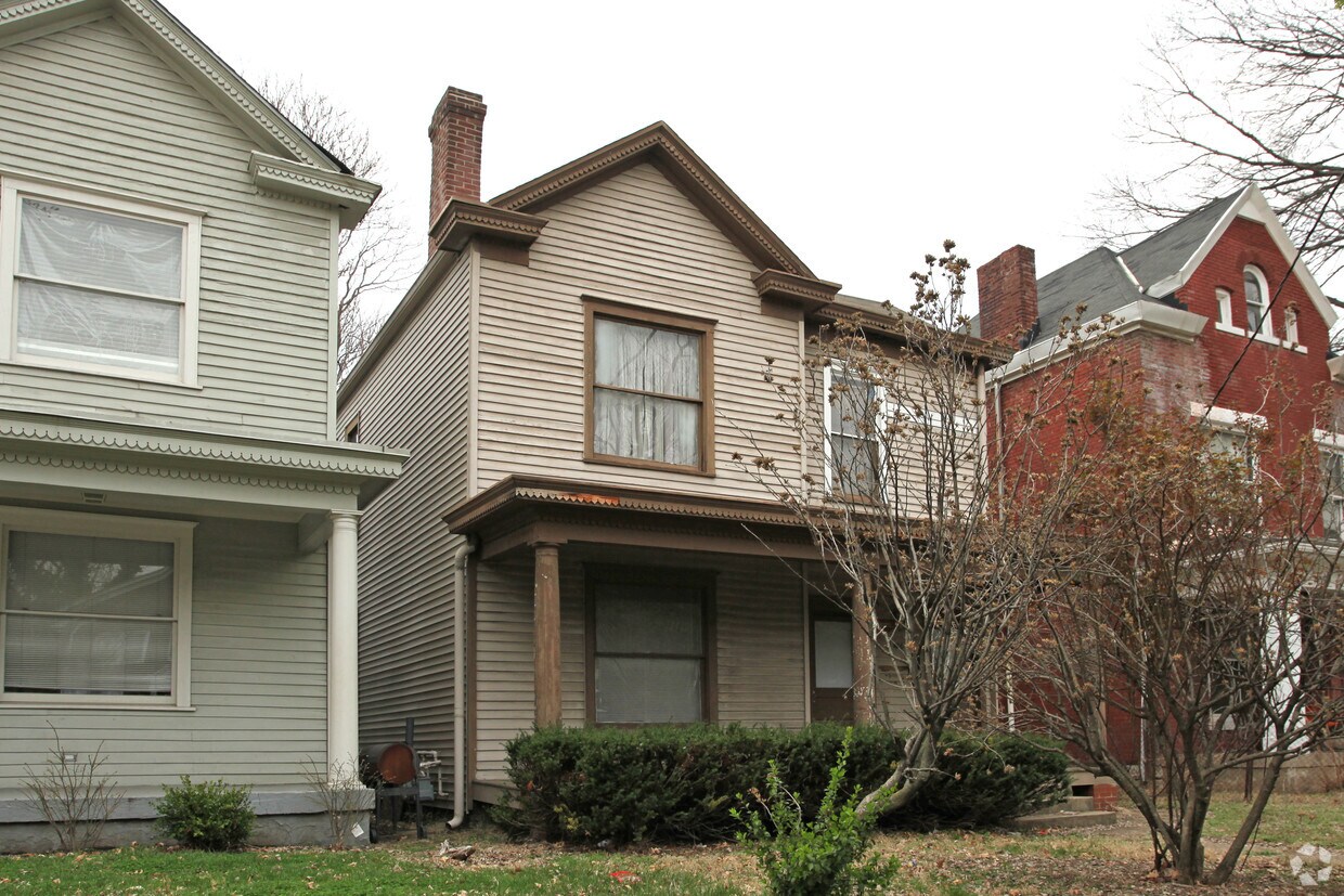 Building Photo - 1426 S Brook St