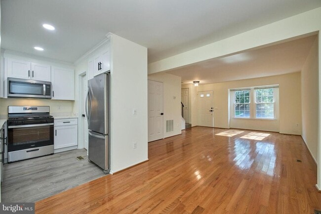 Foto del edificio - 14240 Long Green Dr