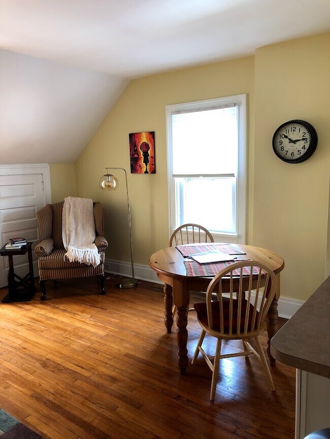 Dining/Living Combination - 1601 N Front St