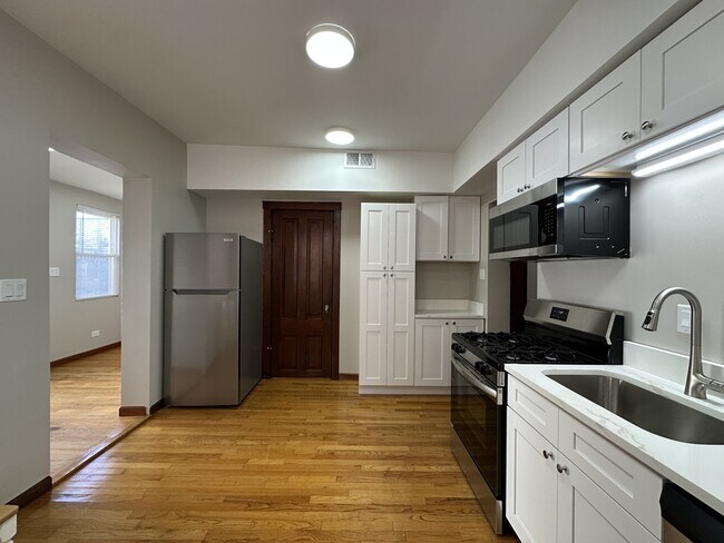 Foto del edificio - 2220 W Homer St