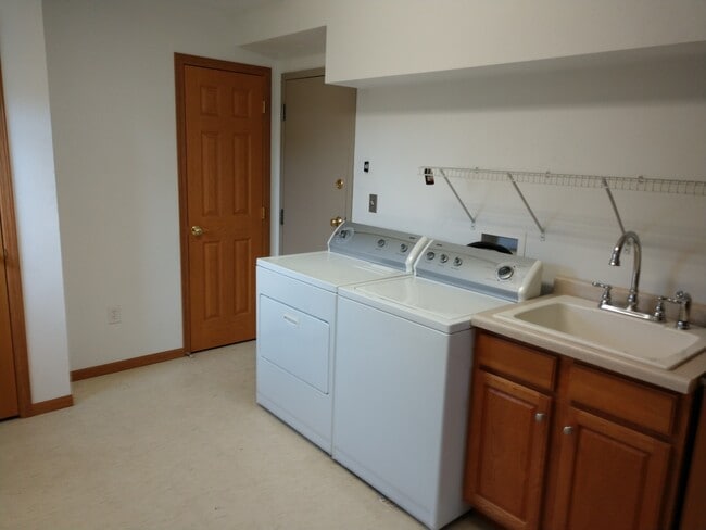 Laundry Room - 1528 5th Ave