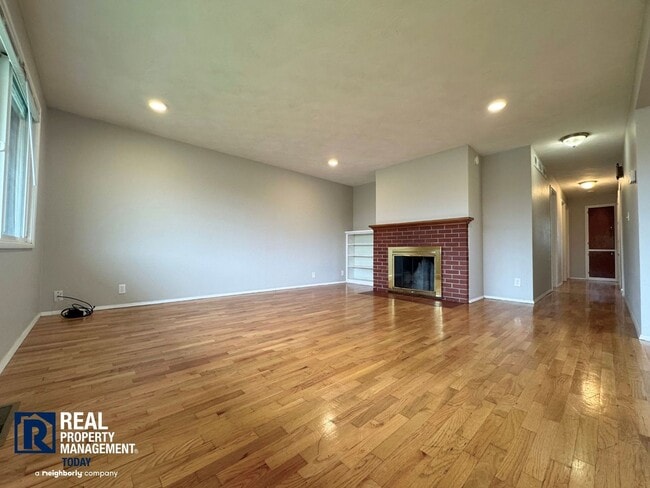 Building Photo - Charming 3 Bedroom Rambler in North Tacoma!