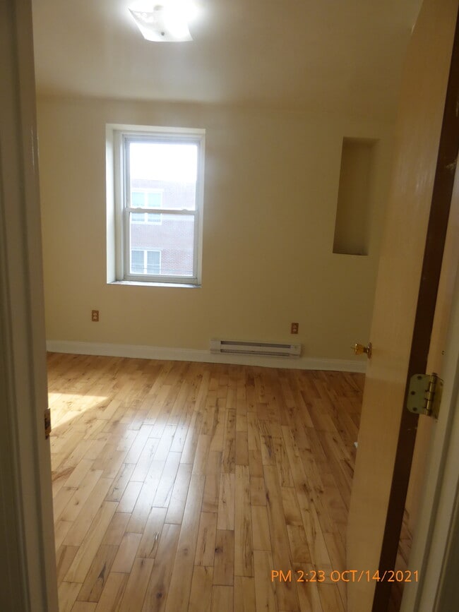 Building Photo - 126 S 46th St