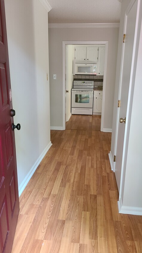 Entrance - 208 Twin Oaks Plz