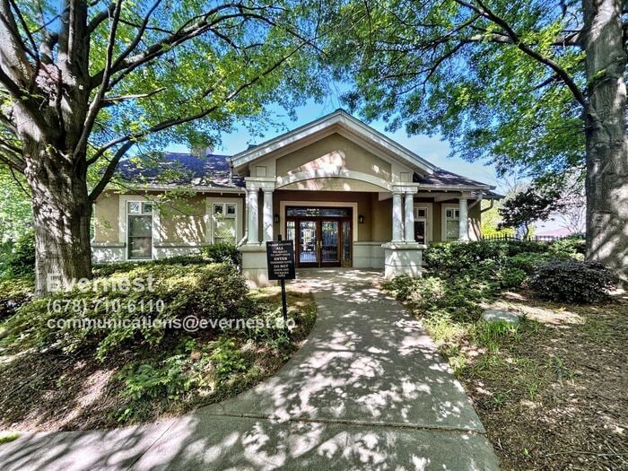 Primary Photo - 2700 Pine Tree Rd NE