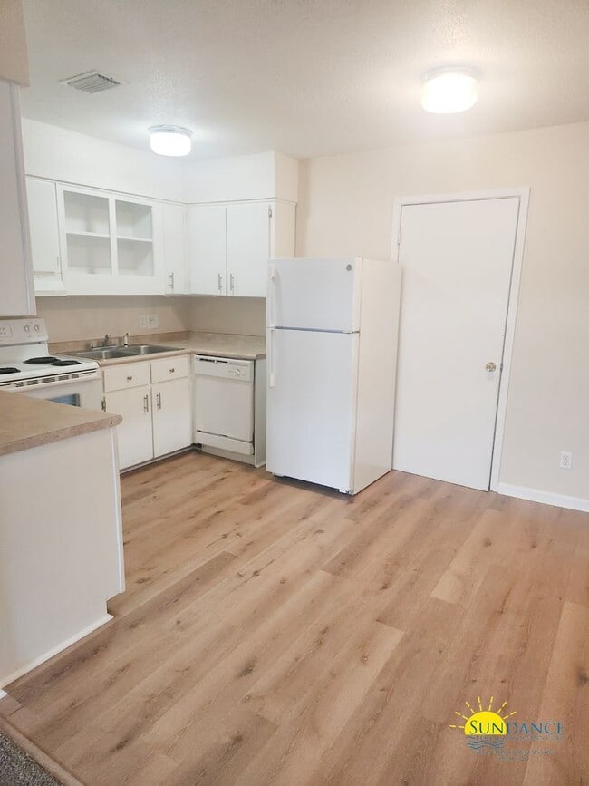 Building Photo - Great 2 Bedroom Duplex in Fort Walton Beach!