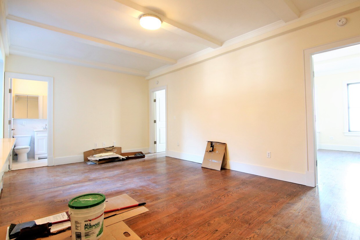 Primary Photo - 106 W 69th St