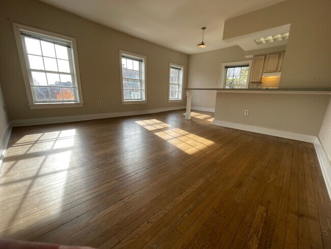 Photo - Junior League - 3039 M Apartment