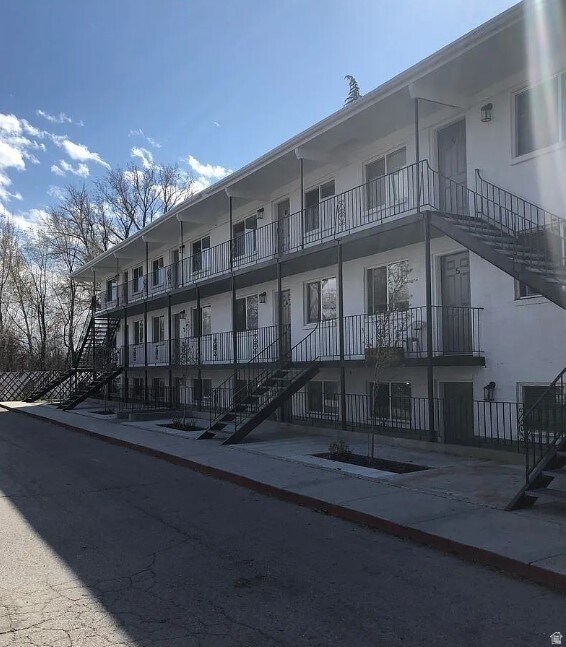 Building Photo - 394 E 2700 S