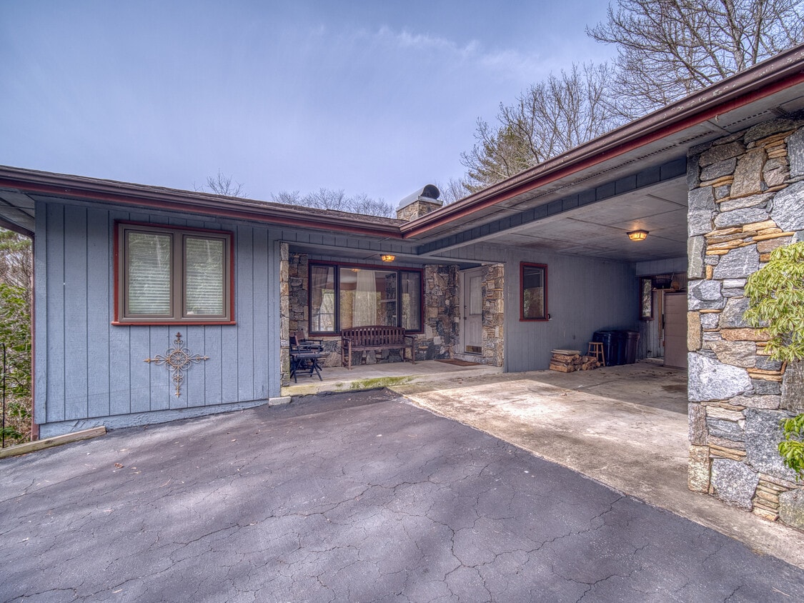 101 Sali Ct, Brevard, NC 28712 House Rental in Brevard, NC