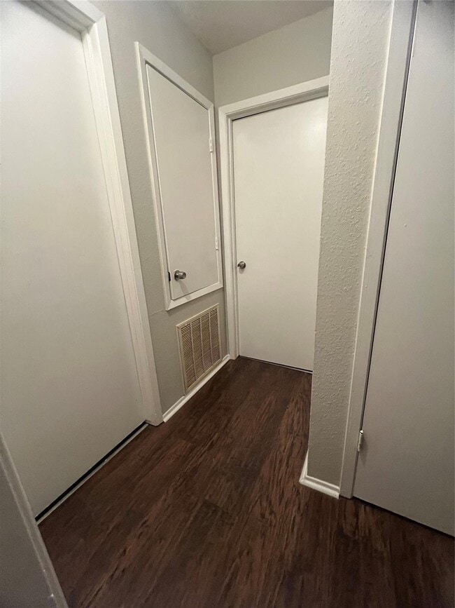 Building Photo - 119 Lazy Ln