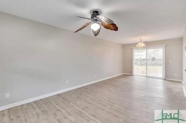 Foto del edificio - 4 bed 2 bath in Richmond Hill! Available n...