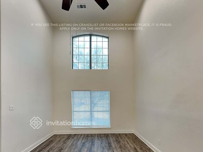 Building Photo - 921 Mockingbird Dr