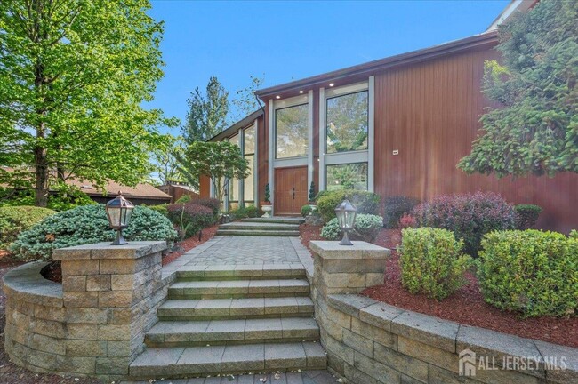 Building Photo - 950 Sunset Ridge