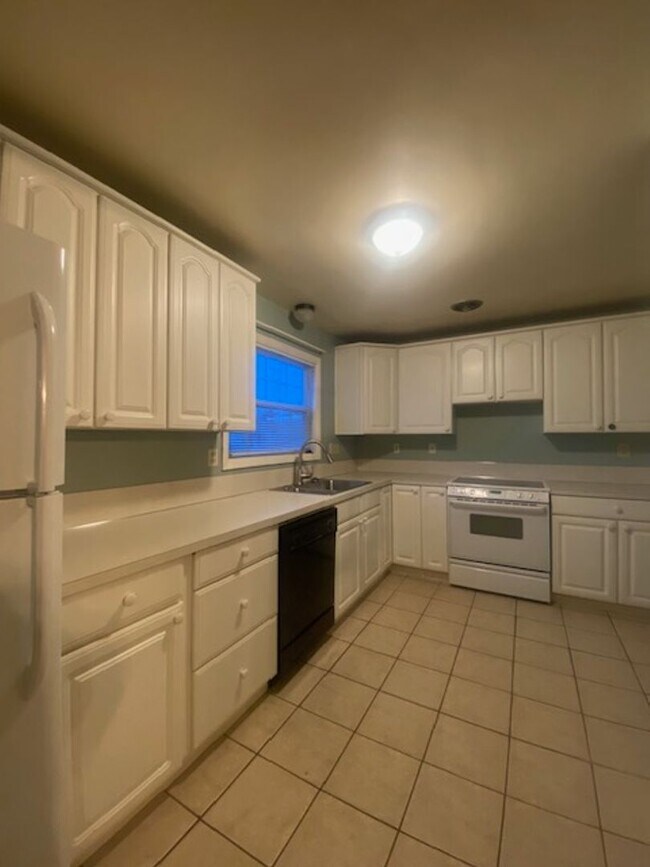 Foto del edificio - Charming 3 Bedroom Home Lebanon Home with ...