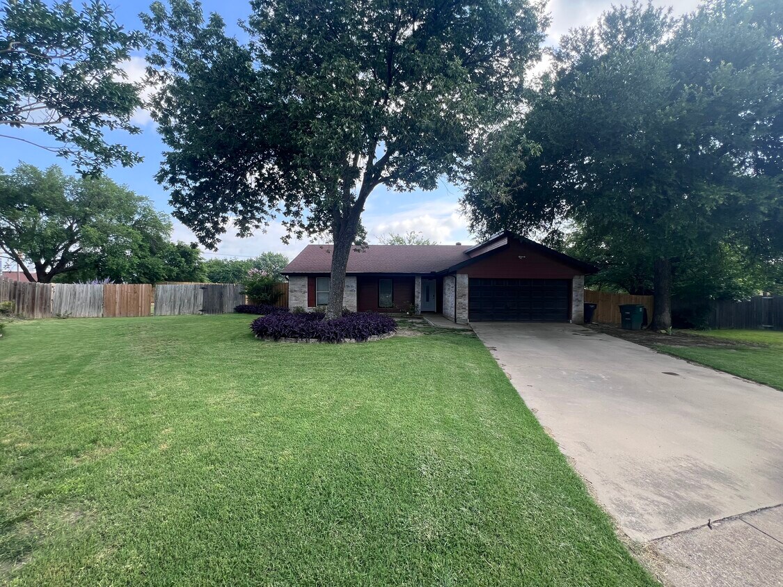 Foto principal - 100 Bugle Ct