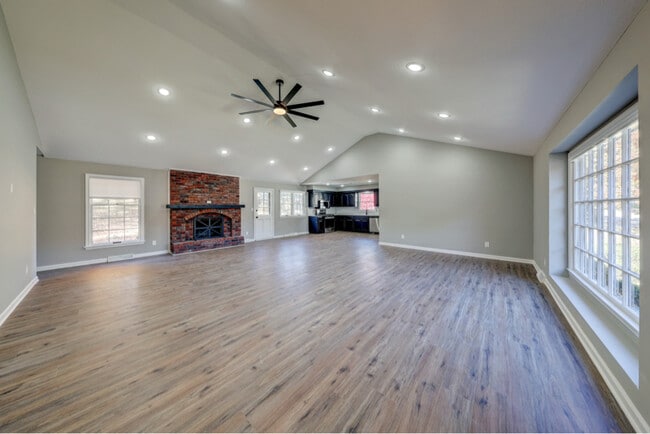 Building Photo - 6724 N Garfield Ave