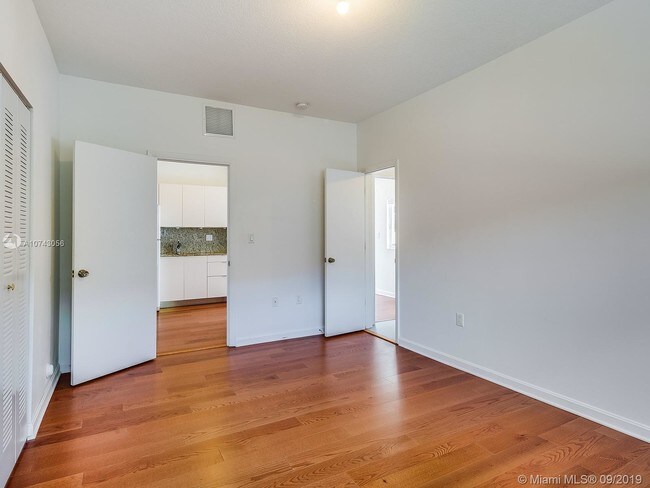 Building Photo - 1525 SW 9th St