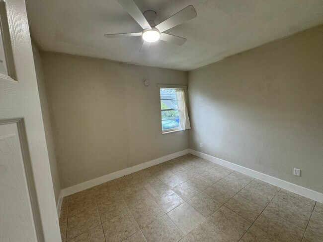 Foto del edificio - 5309 Andrus Ave