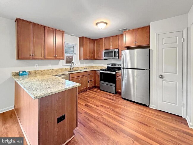 Foto del edificio - 7338 Mallory Ln