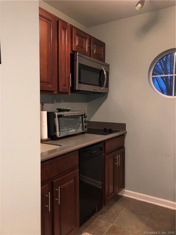 Foto del edificio - 2024 Old Pond Ln