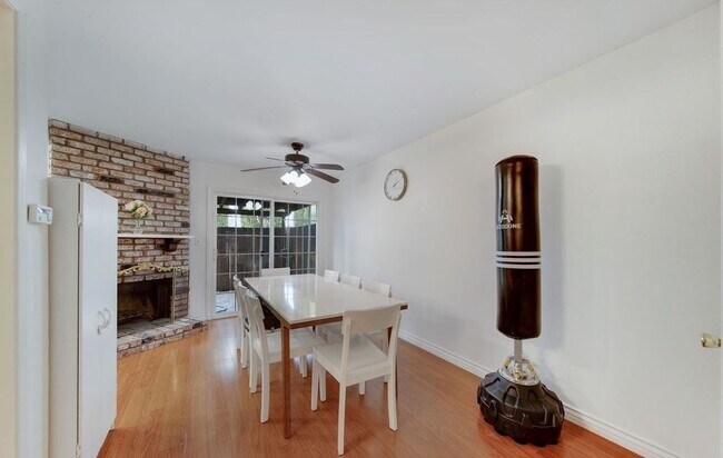 Foto del edificio - 409 W Mountain View Ave