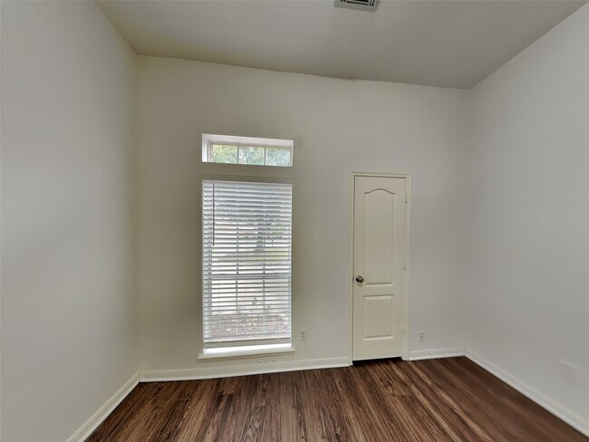 Foto del edificio - 21231 Riverside Ridge Ln