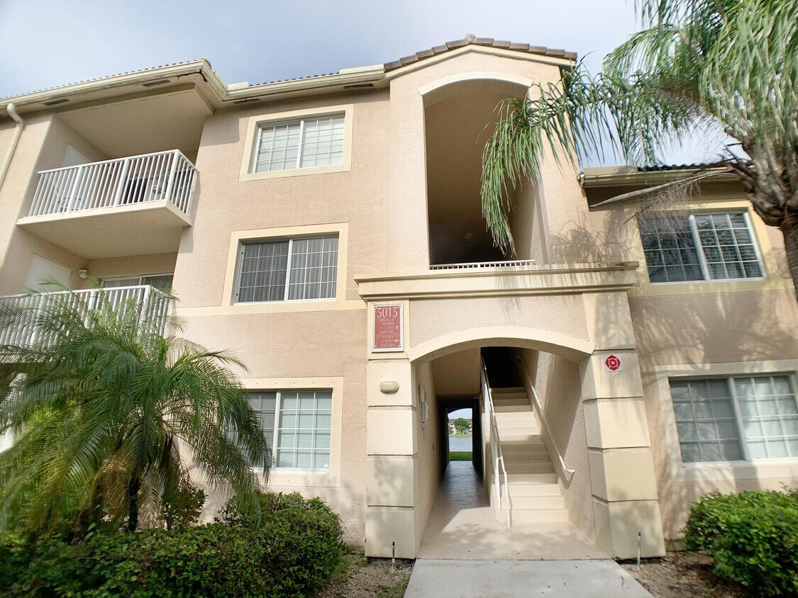 Foto principal - 5015 Wiles Rd