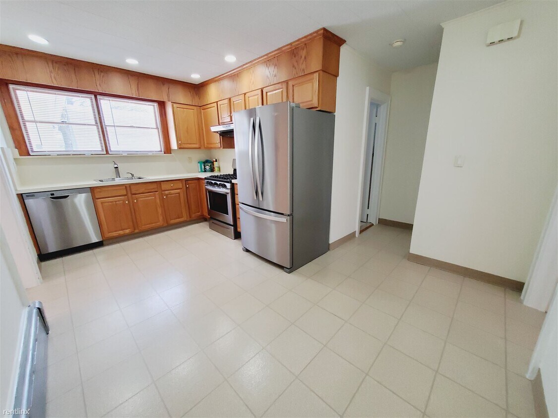 45 Byram Terrace Dr Unit Apt 2, Greenwich, CT 06831 Condo for Rent in