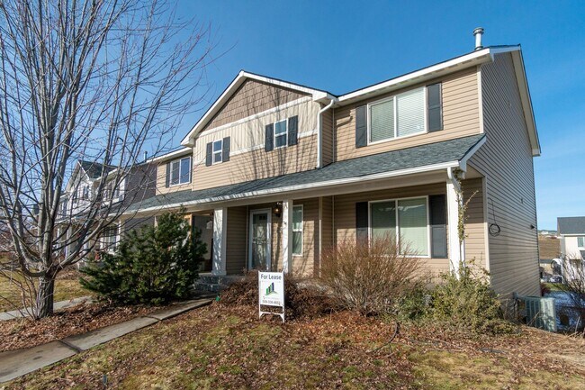 Foto del edificio - 3 Bedroom, 2 bathroom townhouse on Sunnyside Hill!