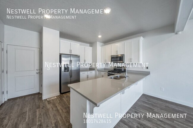 Building Photo - Charming Two-Story Townhome in Bluffdale