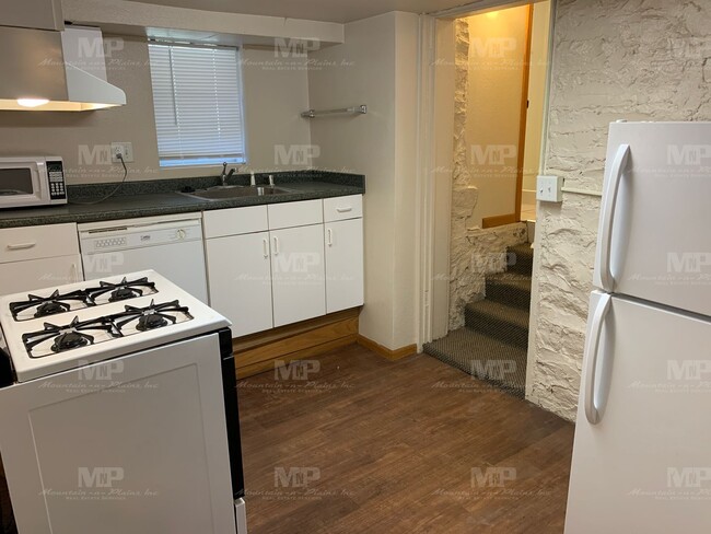 Building Photo - 510 S Howes St