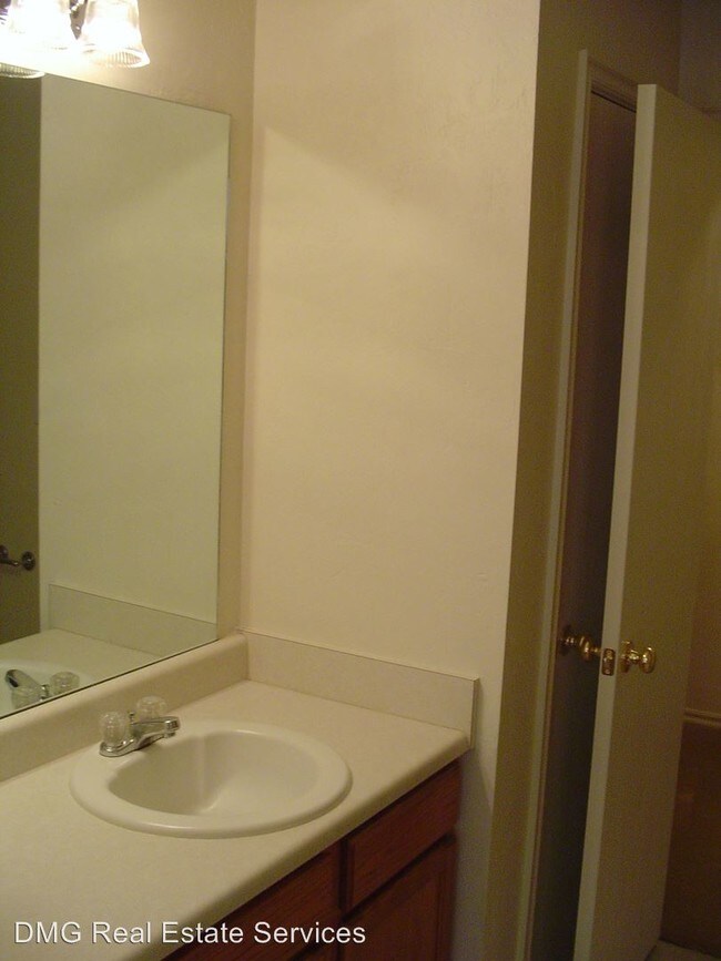 Building Photo - 1624 High Cir